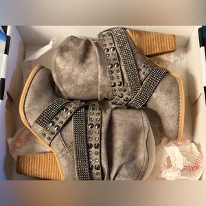 BUCKLE NOT RATED Overload Pewter Sparkle Boots-Size 6 NEW IN BOX!